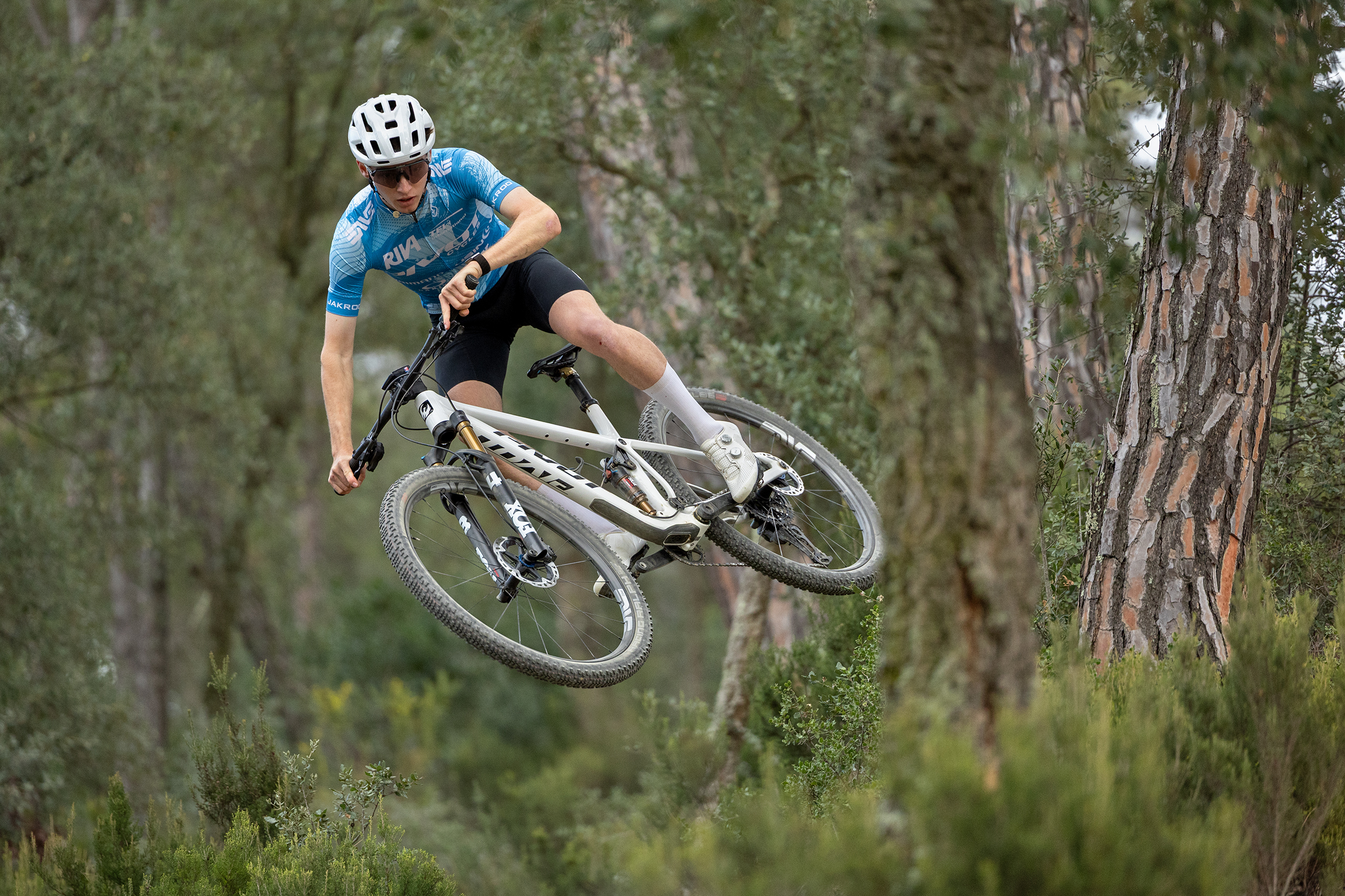 Pivot Mach 4 SL cross country mountain bike
