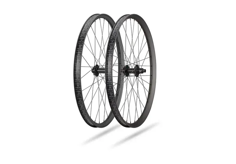 Specialized Traverse HD i9 1/1 Carbon Wheel in Black