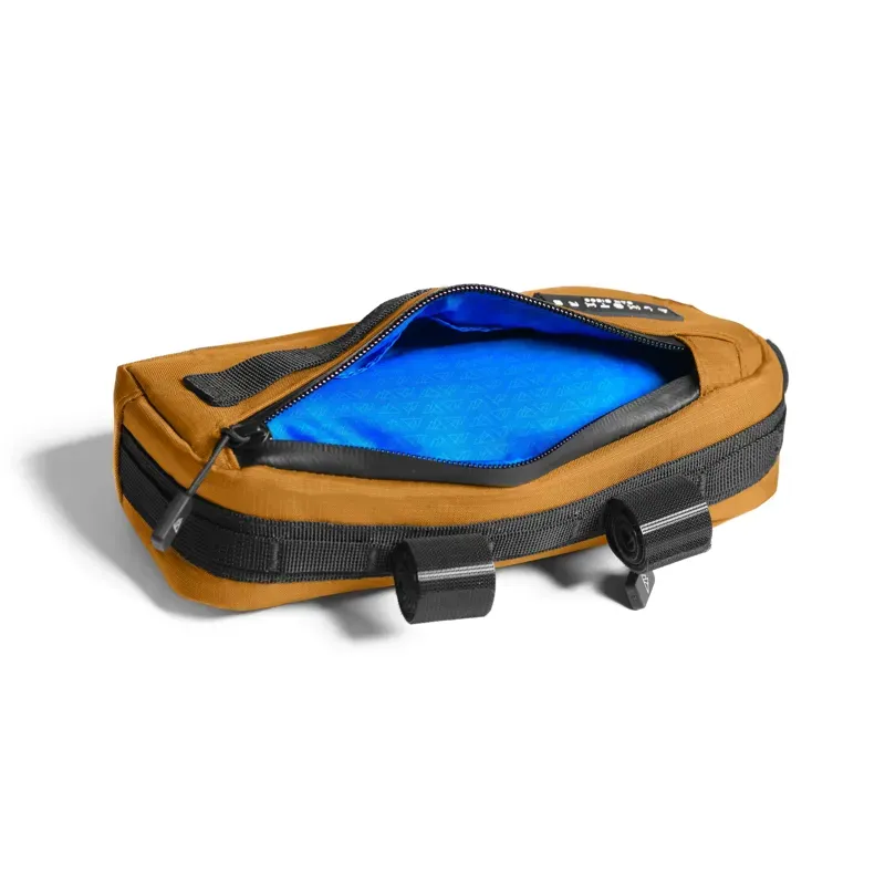 Almsthre Compact 0.9l Frame Bag in California Gold-4