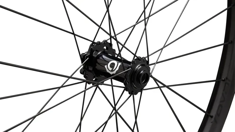 Traverse SL II Hydra2 Carbon/ Black 29 rear 28h-10